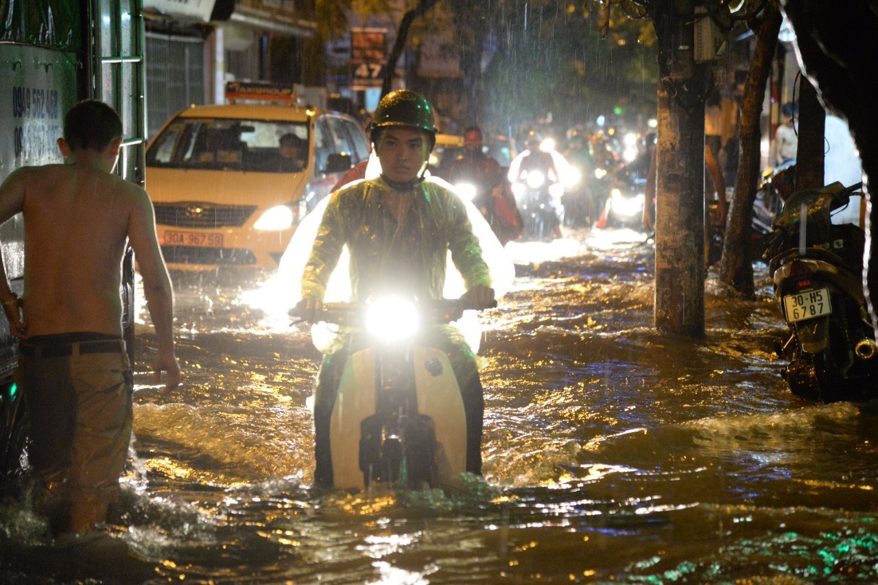 Ha Noi ngap nang vi mua lon anh 3