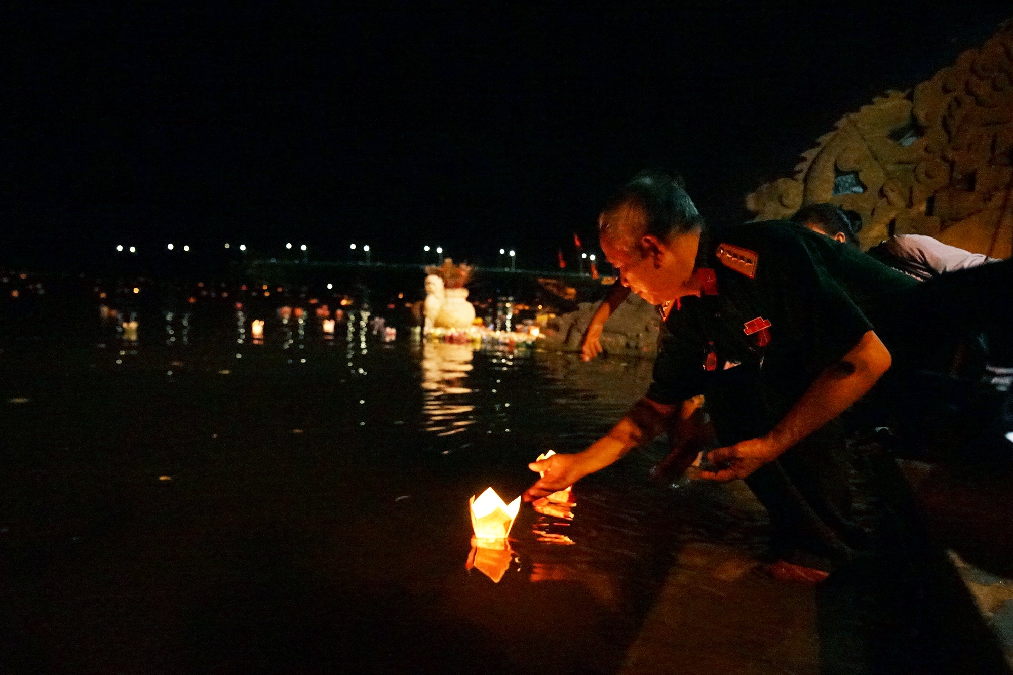 Hoa dang tri an anh hung, liet si toa sang song Thach Han hinh anh