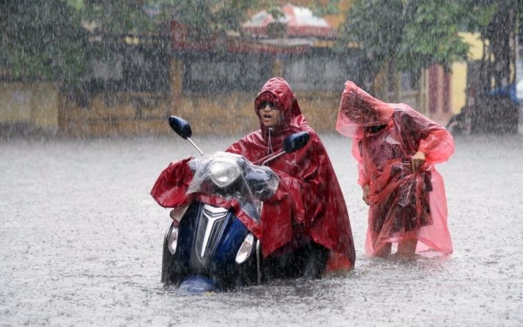 Ha Noi va Sai Gon cung mua lon, gio manh ca ngay hinh anh