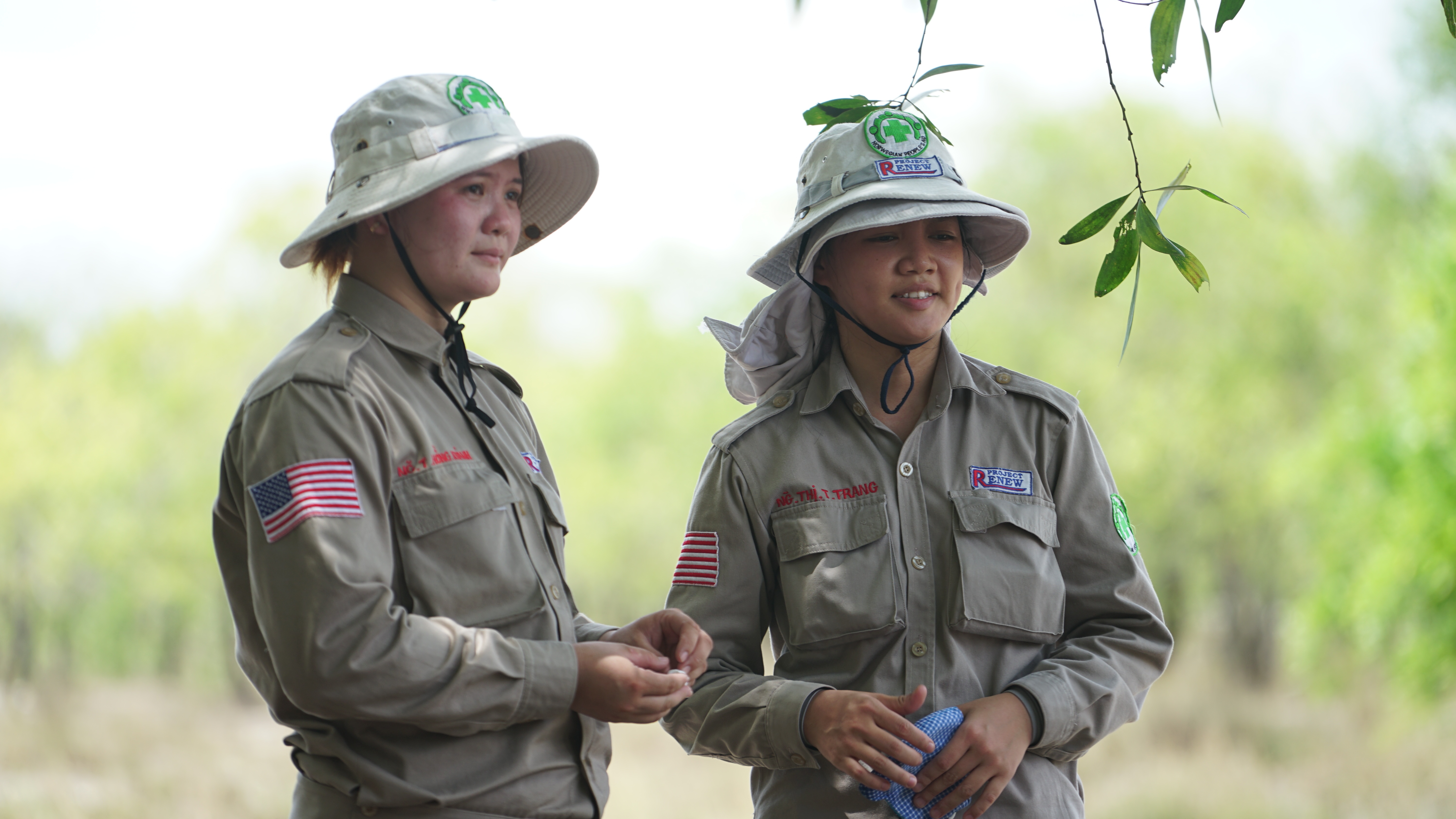 Nhung co gai pha bom trong thoi binh hinh anh