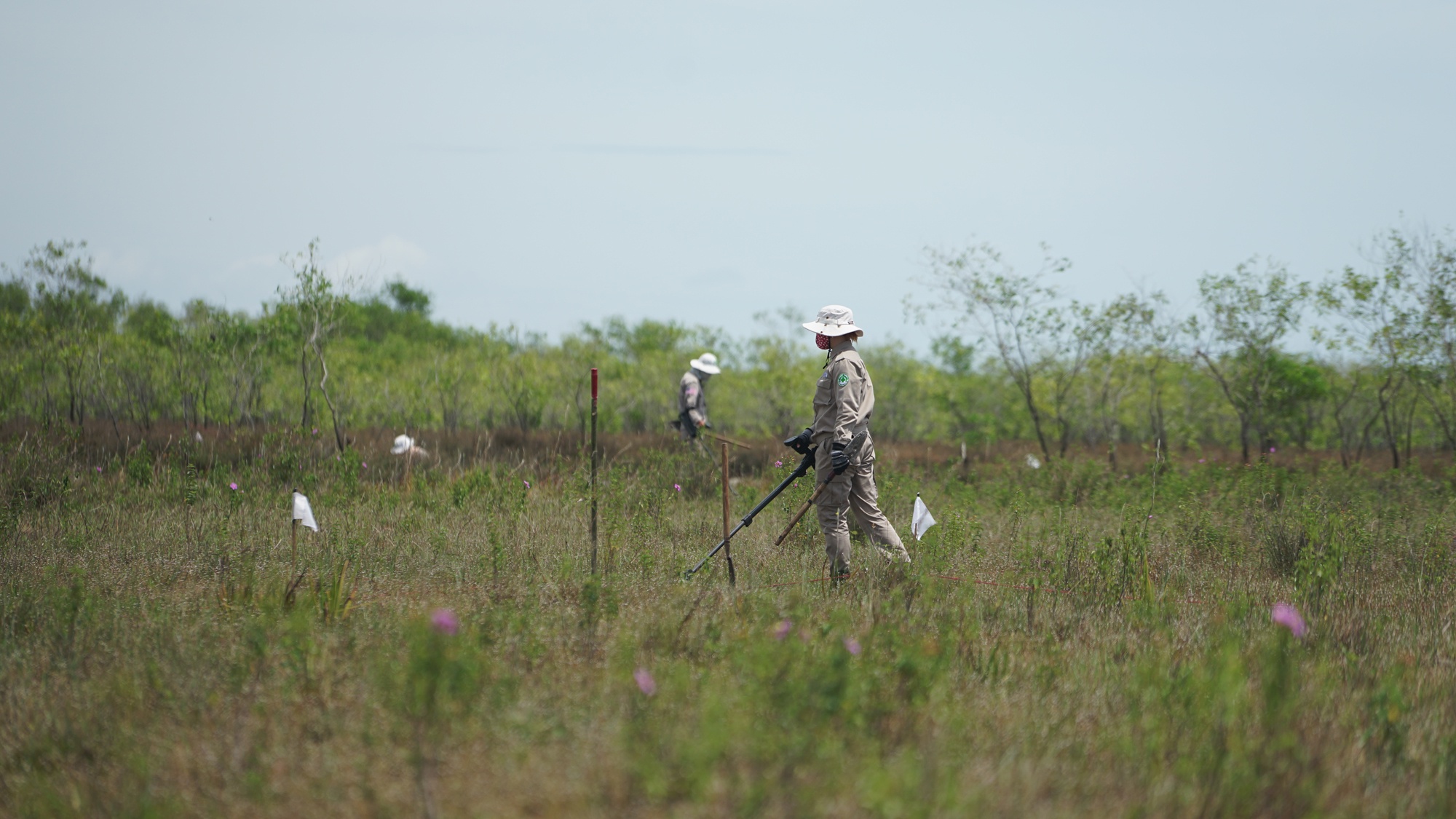 những cô gái phá bom thời bình ảnh 4 nhung co gai pha bom thoi binh anh 4