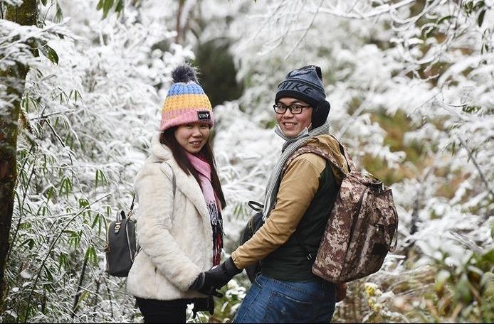 Bac Bo ret dinh diem, vung nui cao co mua tuyet va bang gia hinh anh