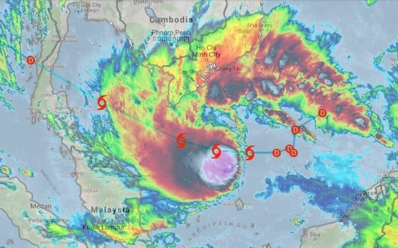 Bao so 1 tang cap, canh bao Nam Bo mua lon, dong loc va gio giat hinh anh