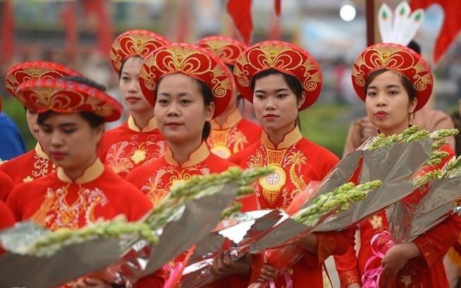 Mien Bac mua to, dong manh vao dip nghi le gio To Hung Vuong hinh anh
