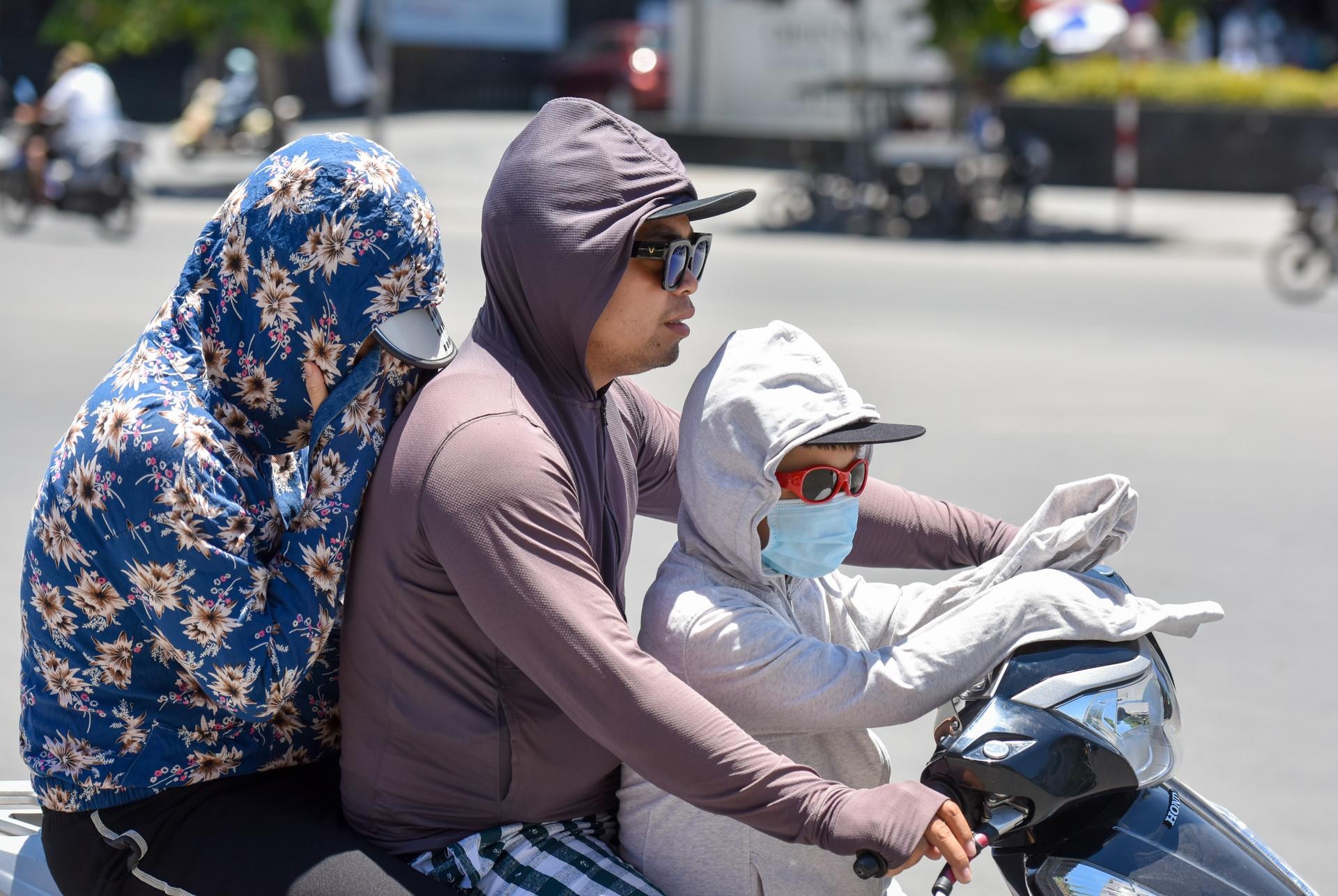 Ha Noi dat muc nhiet ky luc, cao nhat 100 nam trong thang 4 hinh anh