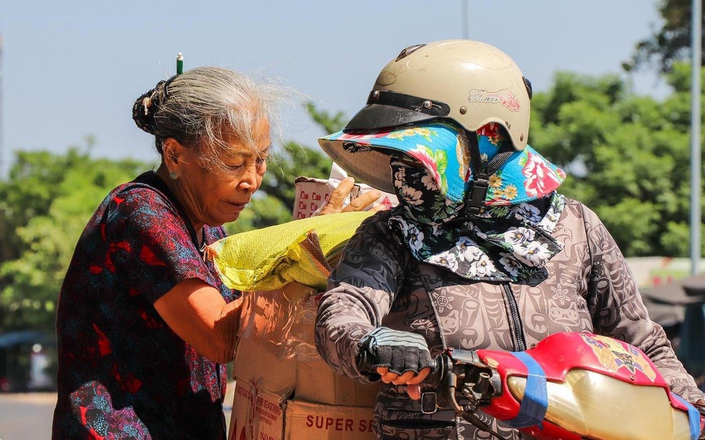 Nang nong tren 40 do C xuat hien tro lai o Bac va Trung Bo hinh anh