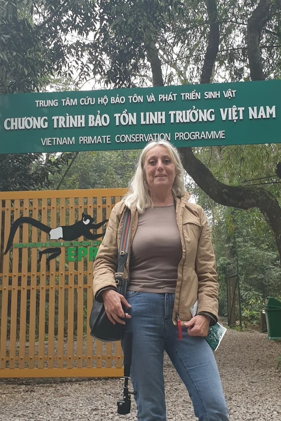 Du kh&aacute;ch ảnh 1
