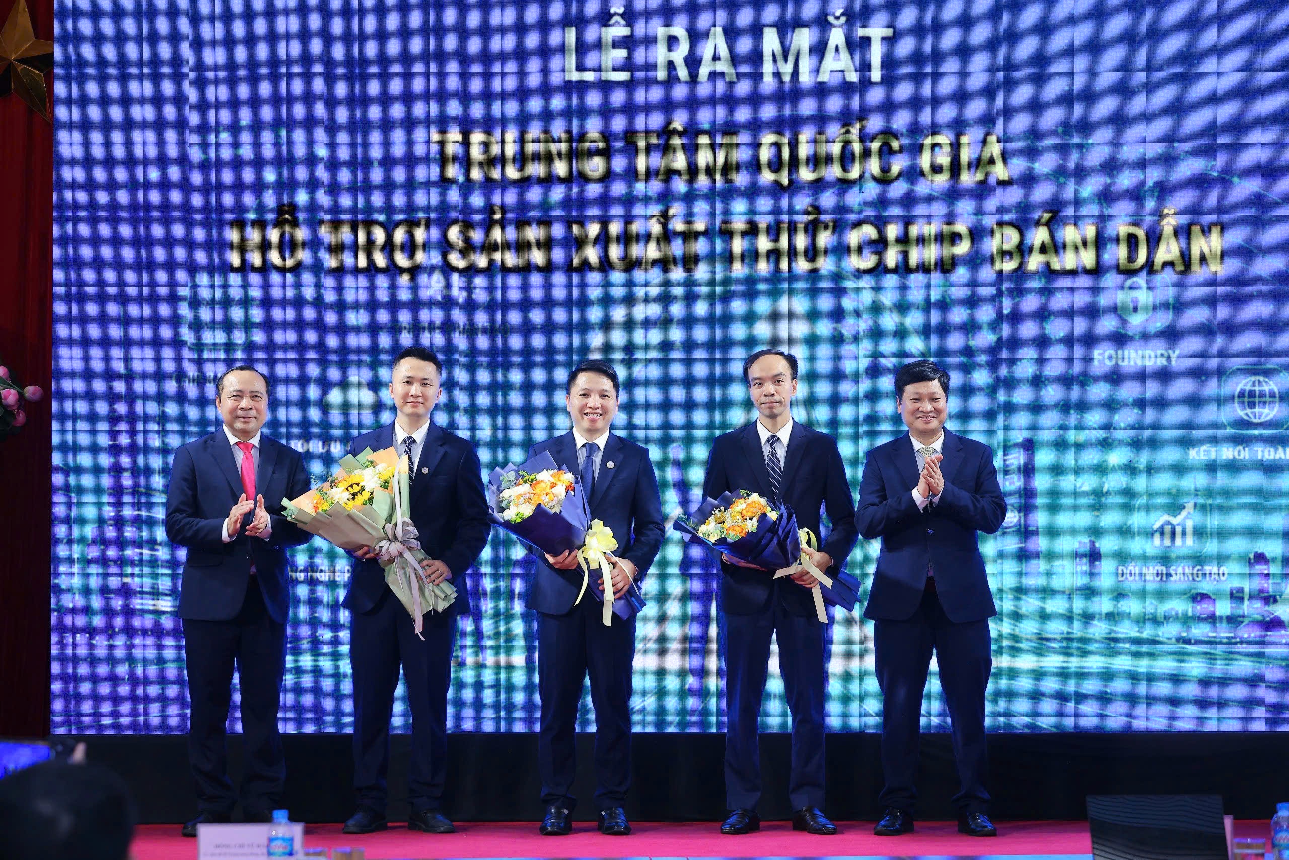 Chip ban dan,  san xuat chip,  thiet bi thong minh,  nha may san xuat anh 1