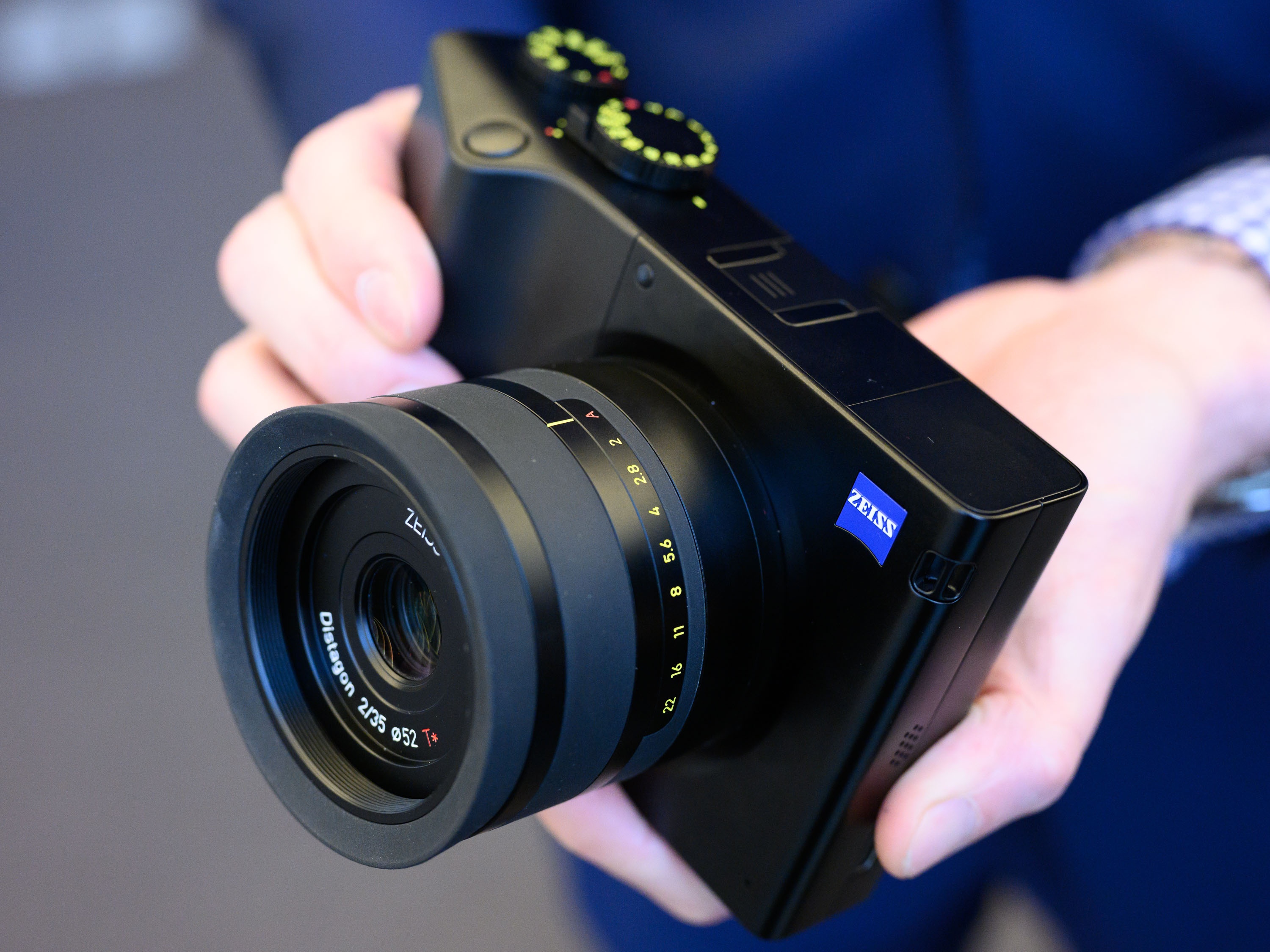 May anh full-frame Zeiss ZX1 chay Android sap ra mat voi gia 6.000 USD hinh anh