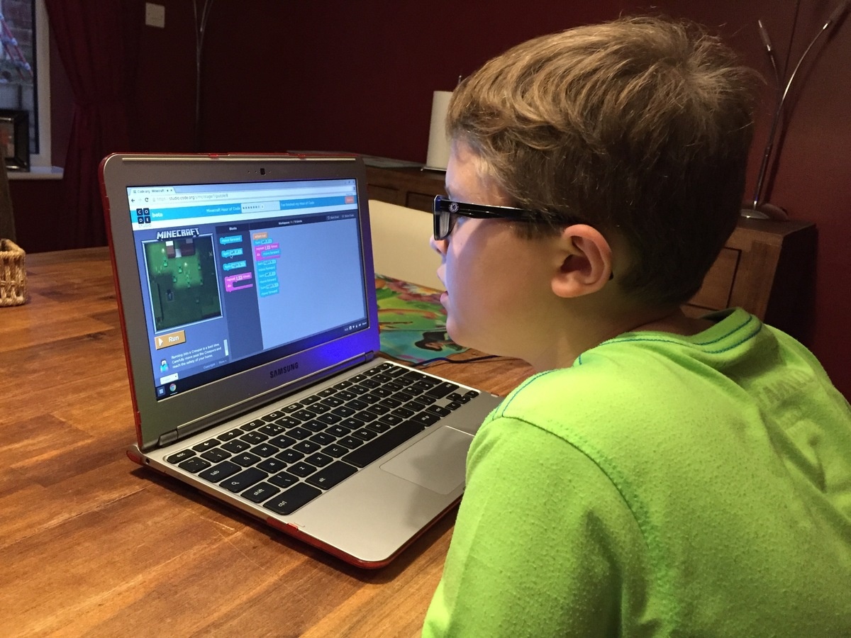 Thi truong may tinh bung no anh 8