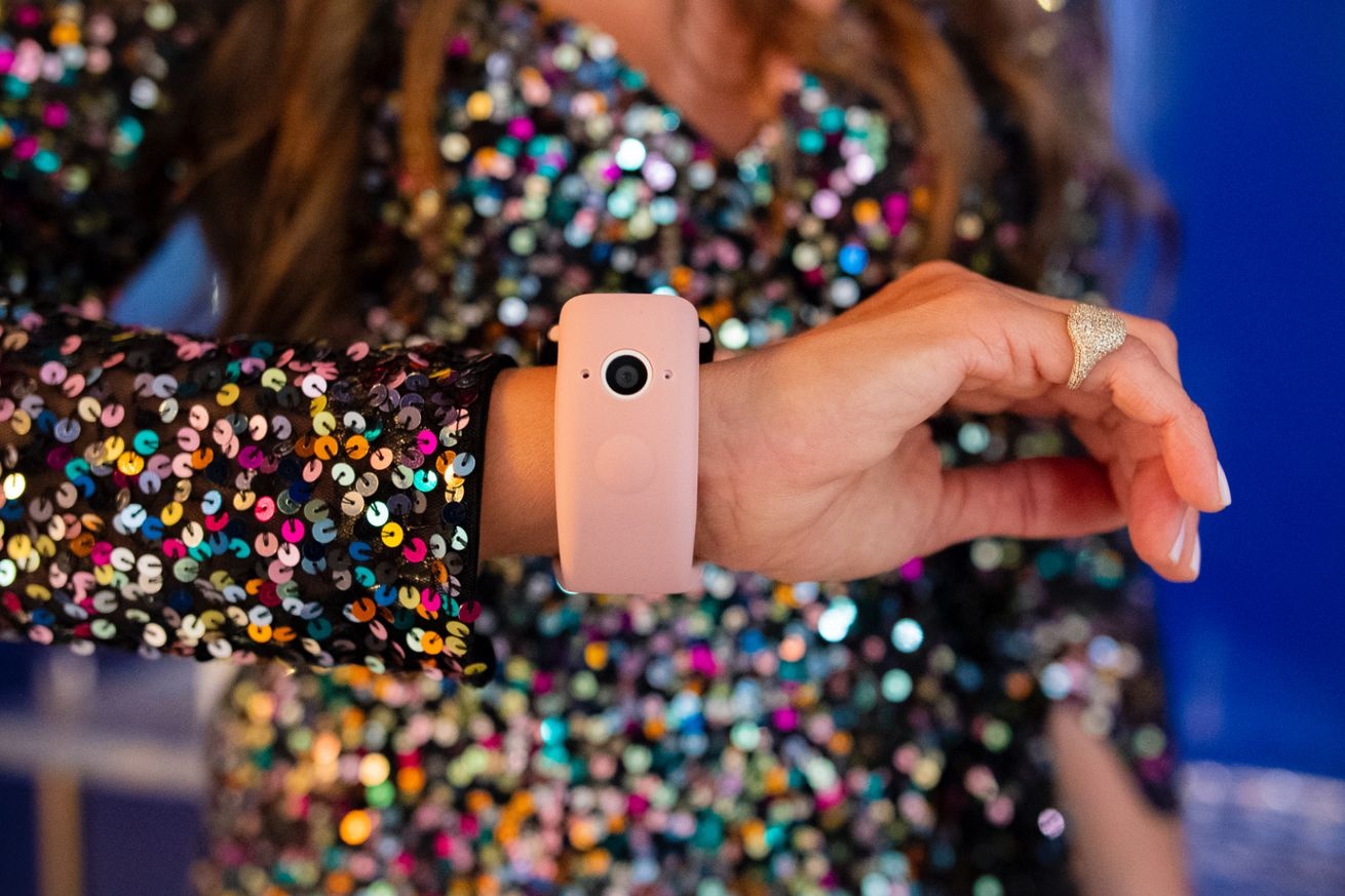 Day deo Apple Watch co camera hinh anh