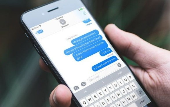 Mot so dong iPhone 11 va 12 dang gap loi thong bao tin nhan hinh anh