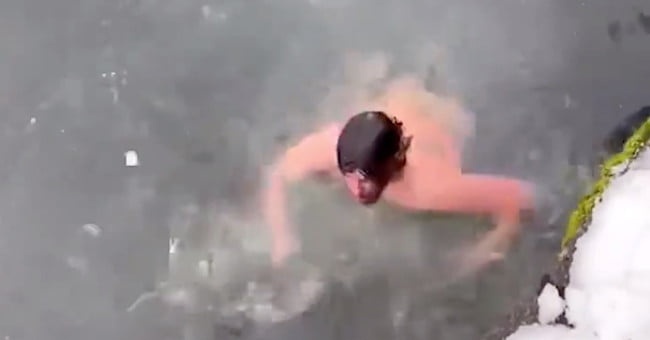 Nguoi dan ong nhay xuong nuoc lanh buot de tim iPhone hinh anh