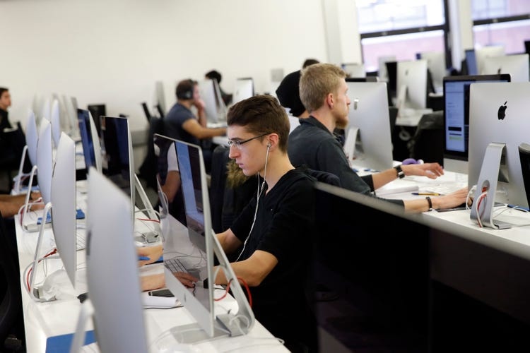 Apple kien nhan vien anh 1