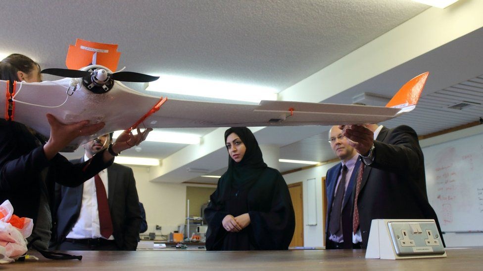 UAE tim cach lam may soc dien bang may bay khong nguoi lai hinh anh