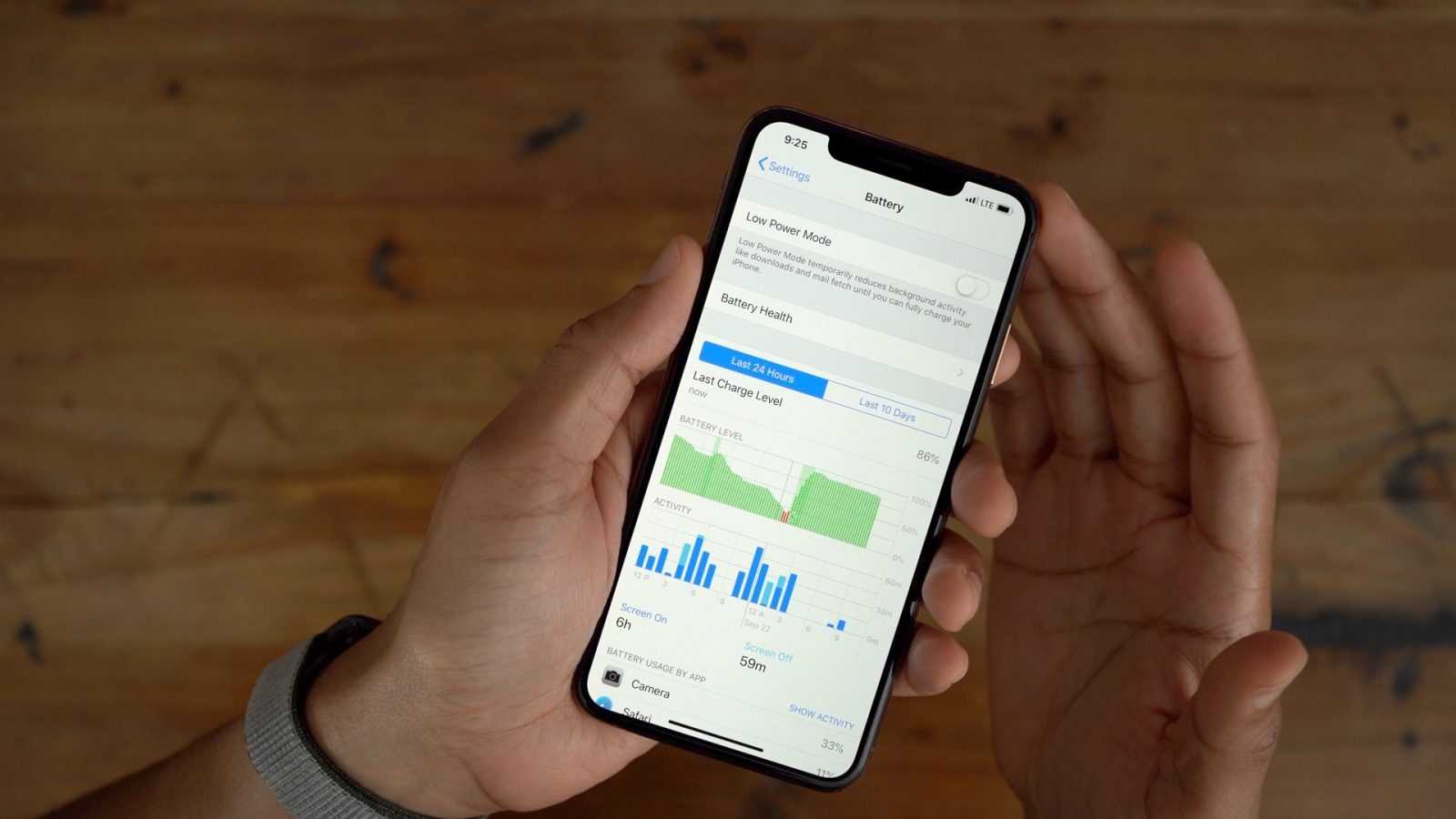 Nhan duoc thong bao nay, nguoi dung iPhone se duoc thay pin mien phi hinh anh
