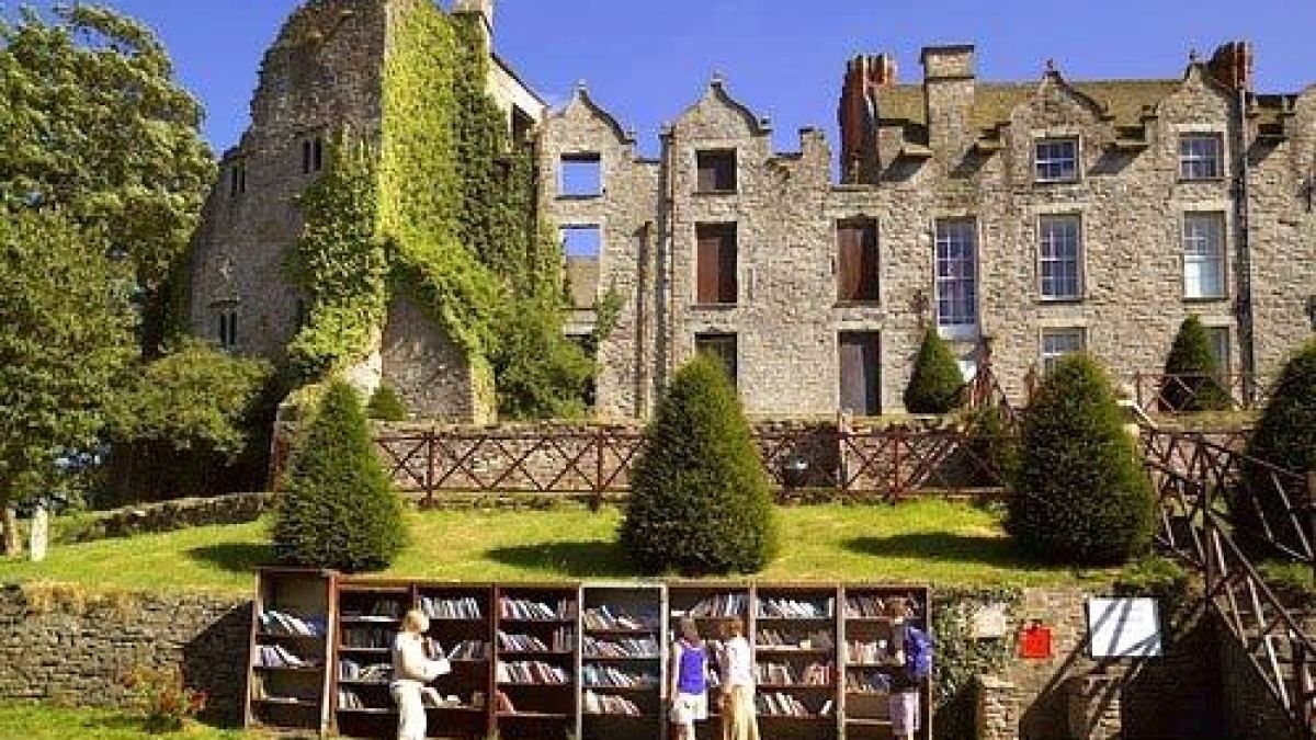 10 thi tran dep nhat nuoc Anh anh 11