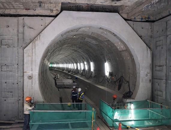 Muc nuoc ngam Sai Gon ha bat thuong, tuyen metro so 1 co bi anh huong? hinh anh