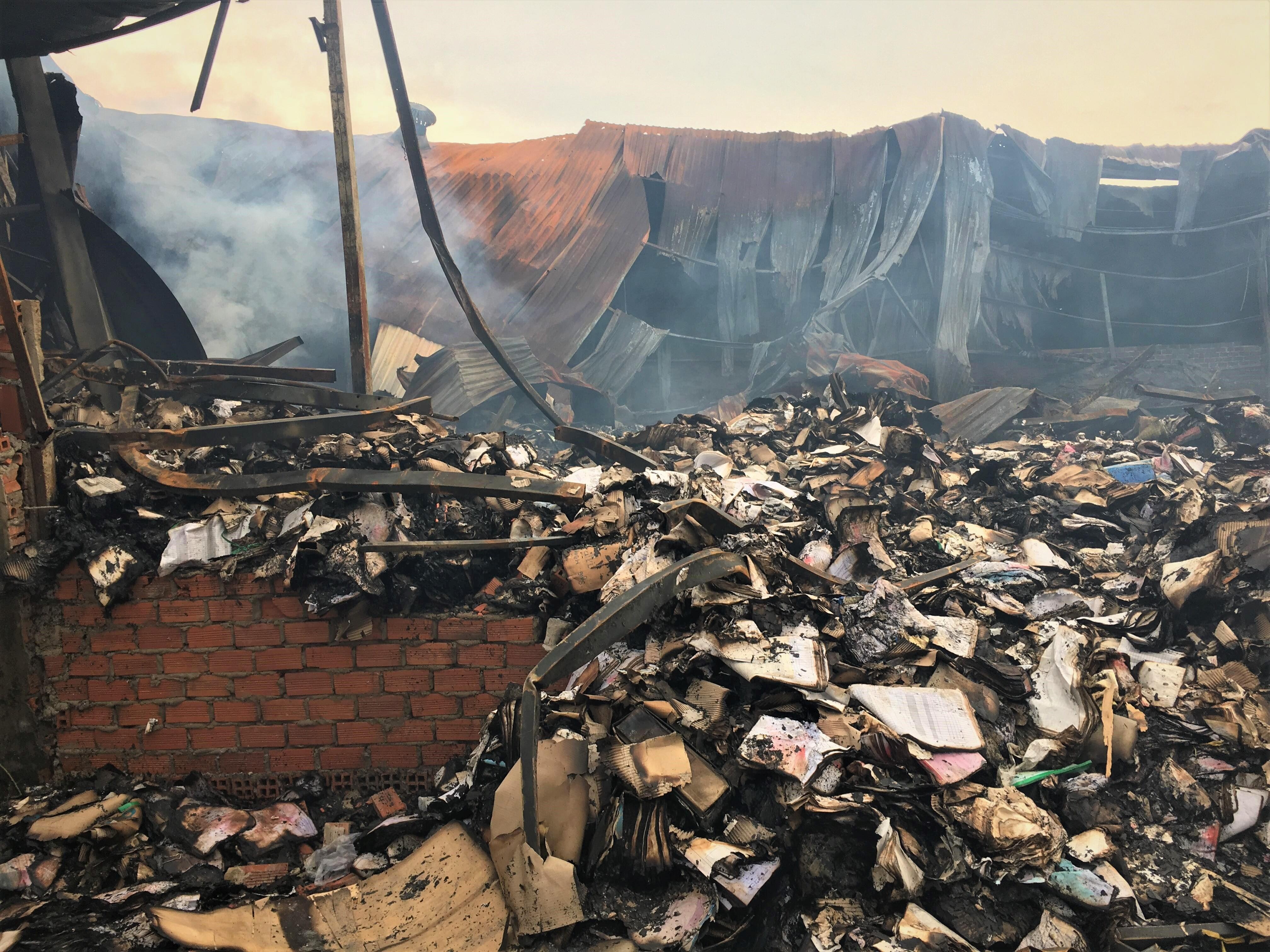 Yeu cau chu nha kho boi thuong vu chay ho so xe buyt o Sai Gon hinh anh