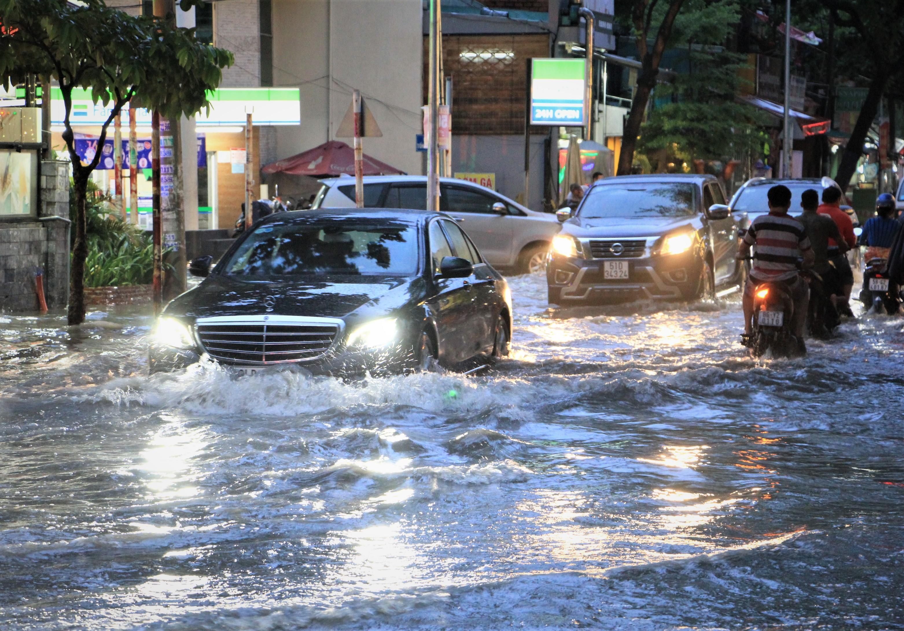 Sai Gon vao mua mua anh 2