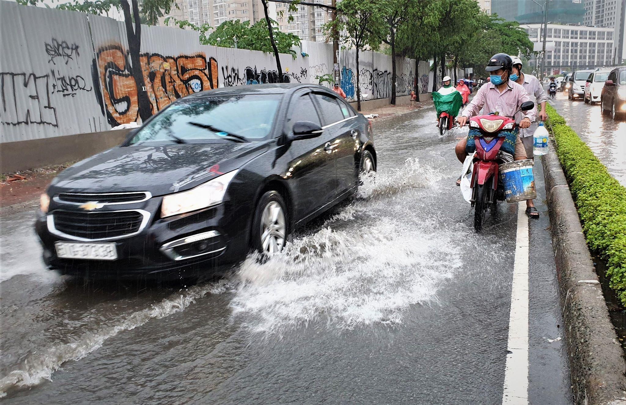 ngập đường Nguyễn Hữu Cảnh ảnh 2 ngap duong Nguyen Huu Canh anh 2