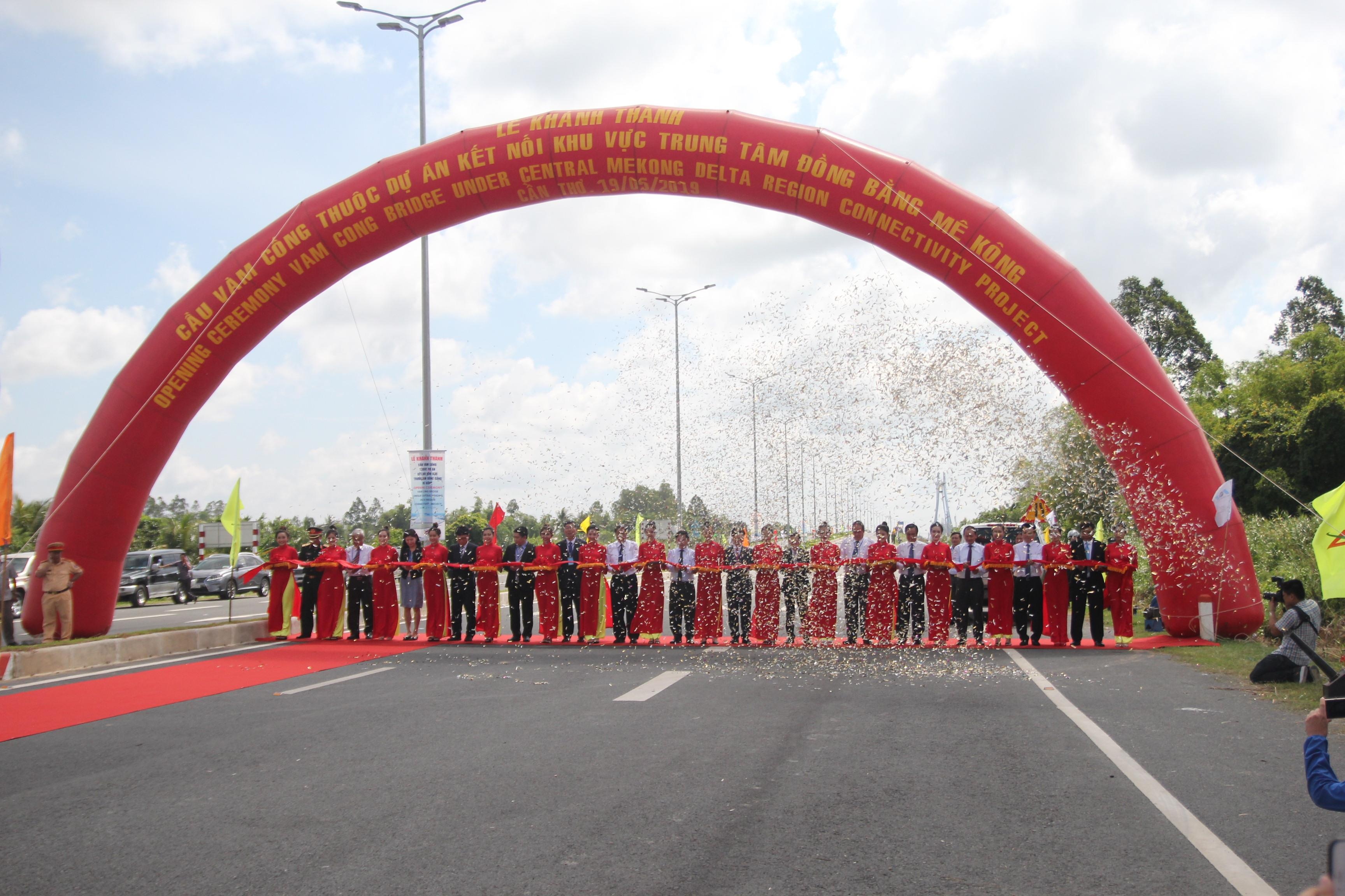 cau Vam Cong thong xe anh 1