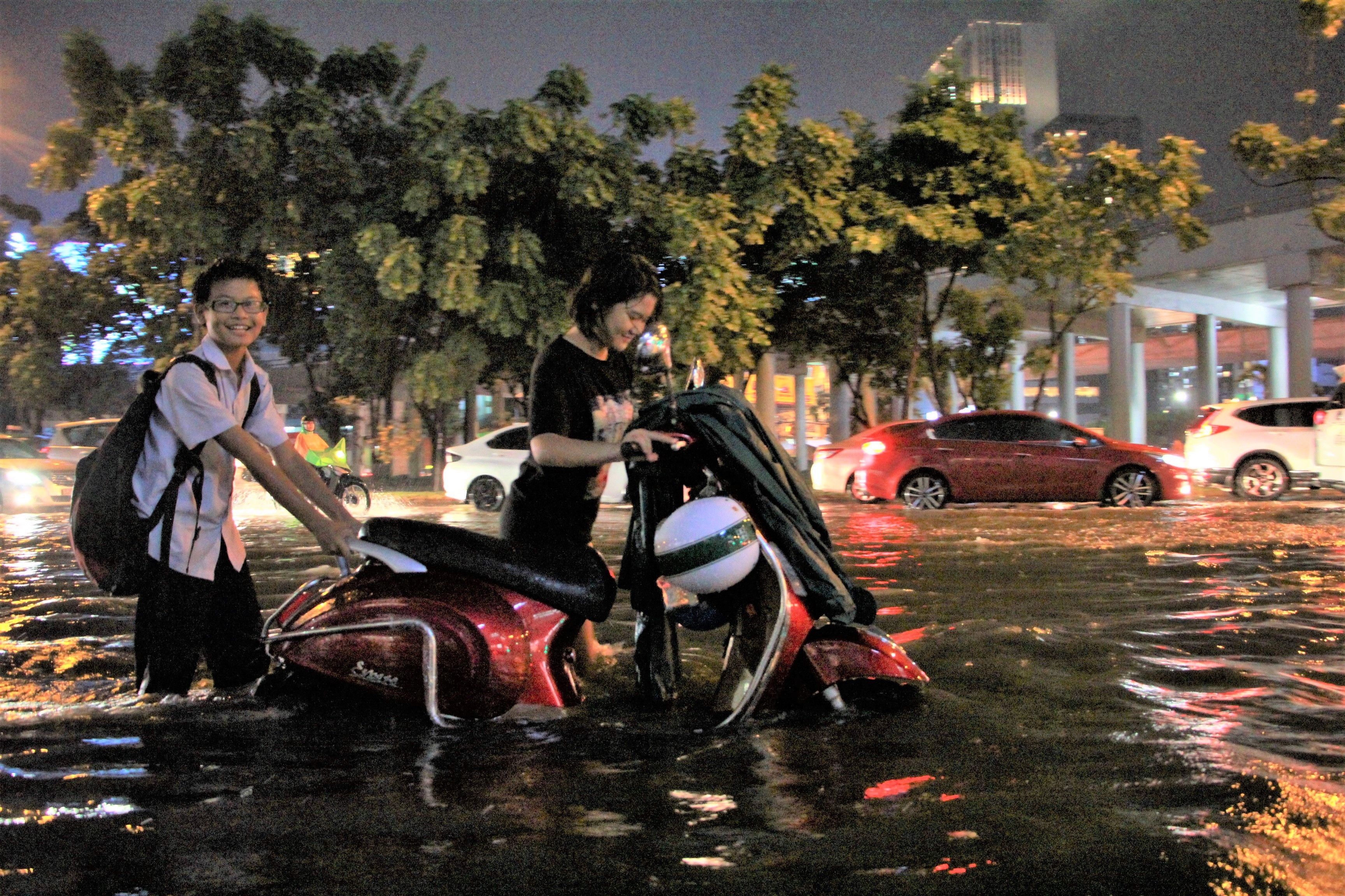 thue may bom chong ngap anh 1