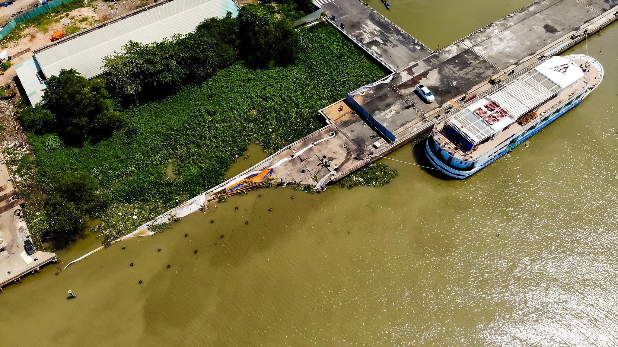 Ep coc khien cau tau Ba Son bi sap xuong song Sai Gon? hinh anh