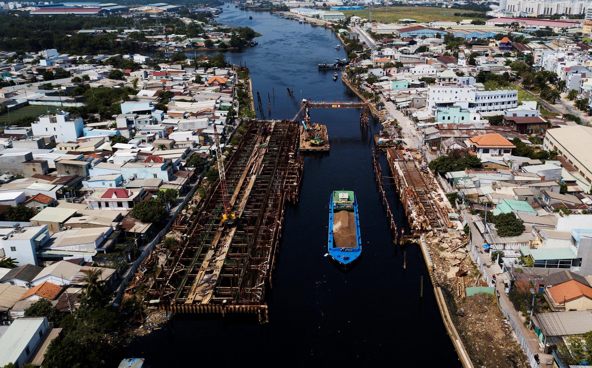 cần cẩu đè sập nhà dân ảnh 4 can cau de sap nha dan anh 4