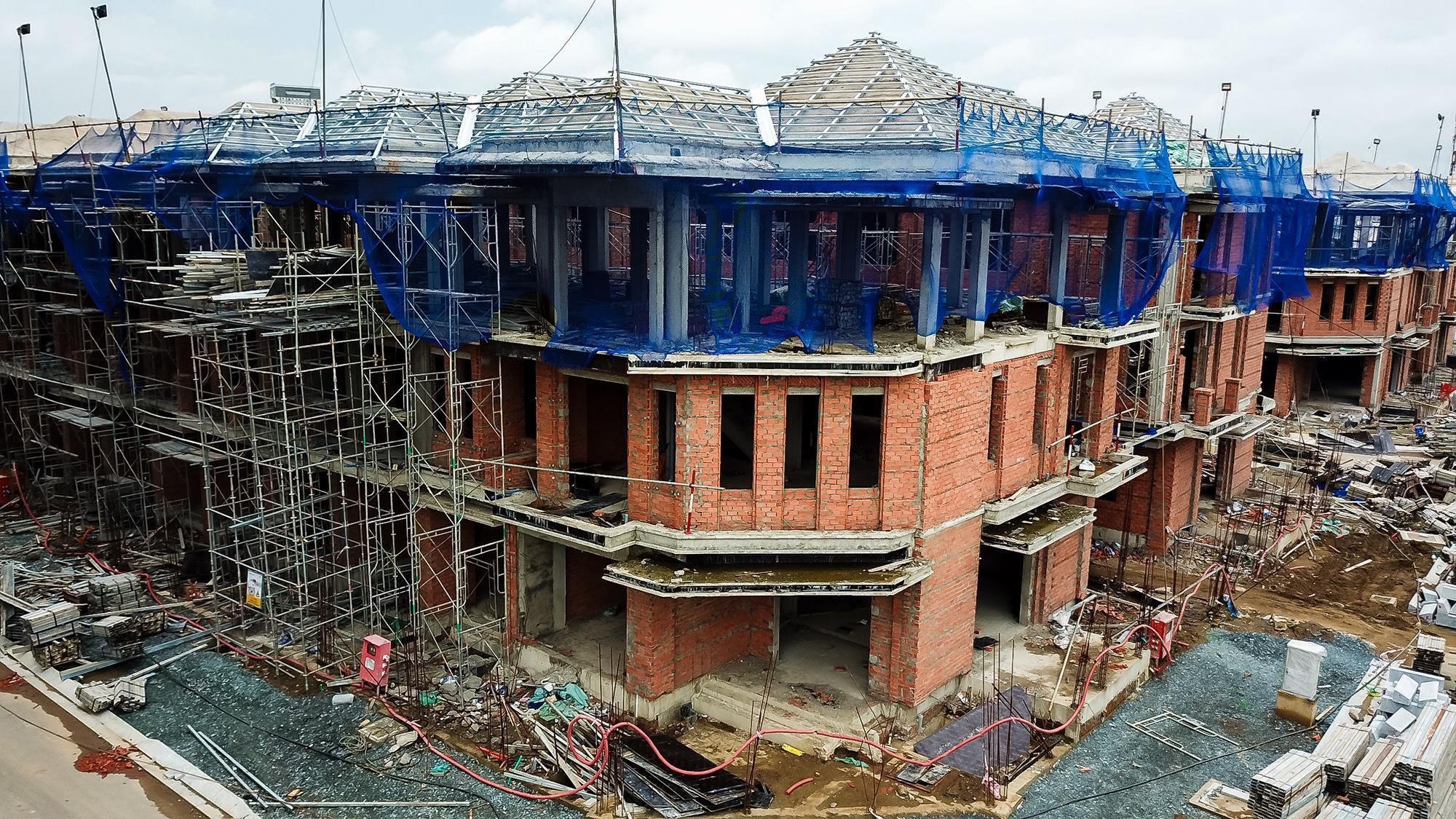 So Xay dung TP.HCM bao cao gi vu 110 biet thu 'xay chui'? hinh anh