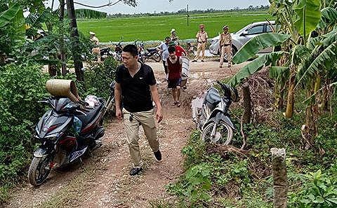 9X bi nghi len vao chuong trom ga, dien giat tu vong hinh anh