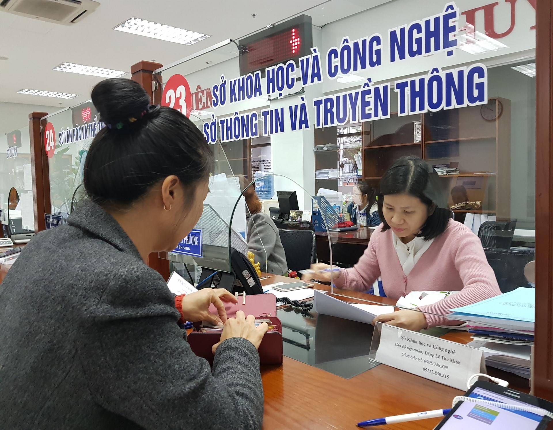 Can bo TP.HCM khong duoc ngat dien thoai khi dan 'trut bau tam su' hinh anh