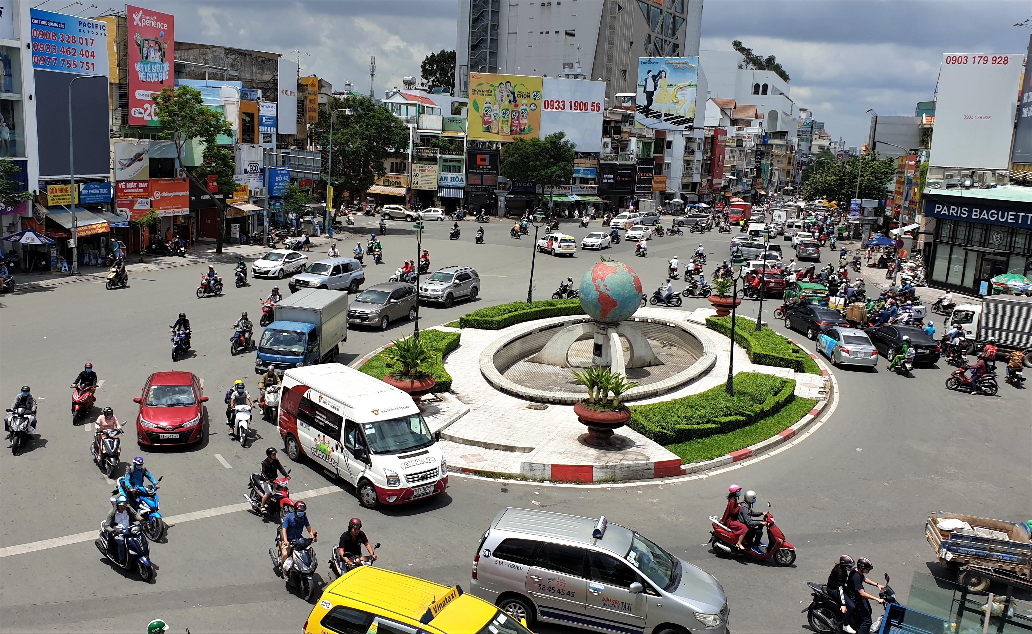 vong xoay cua ngo san bay Tan Son Nhat anh 1