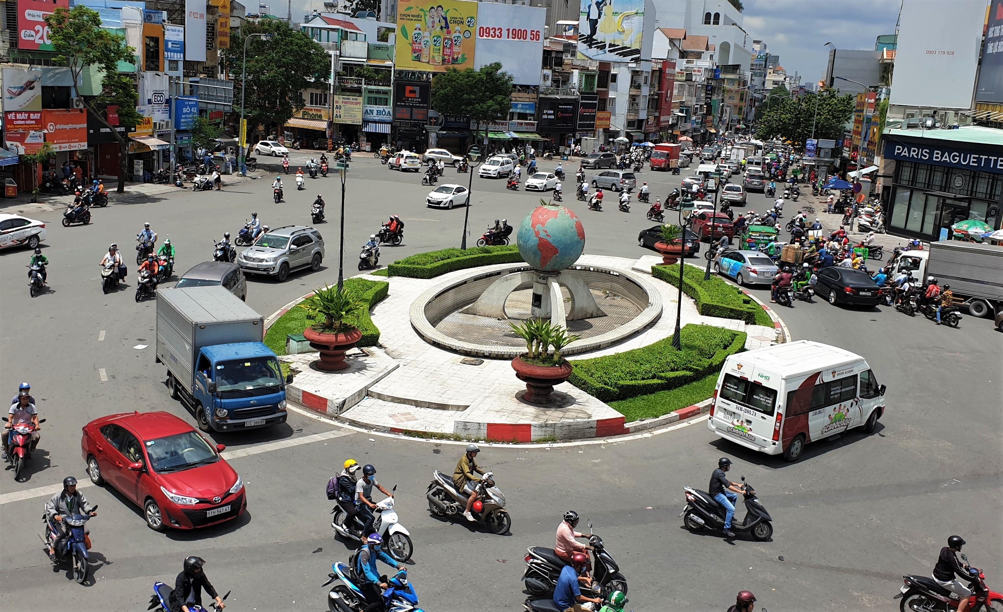 Quan Tan Binh de nghi 'doi chu' quan ly vong xoay Lang Cha Ca hinh anh