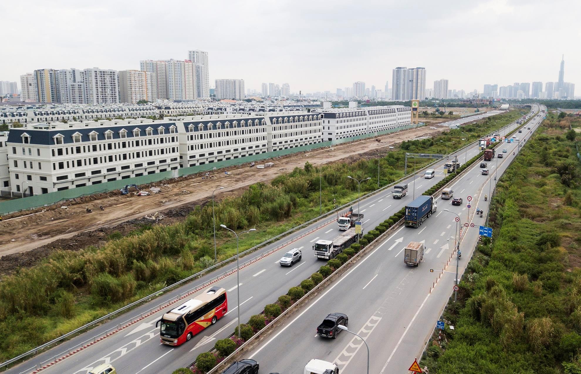 lam duong tam canh cao toc TP.HCM - Dau Giay anh 1