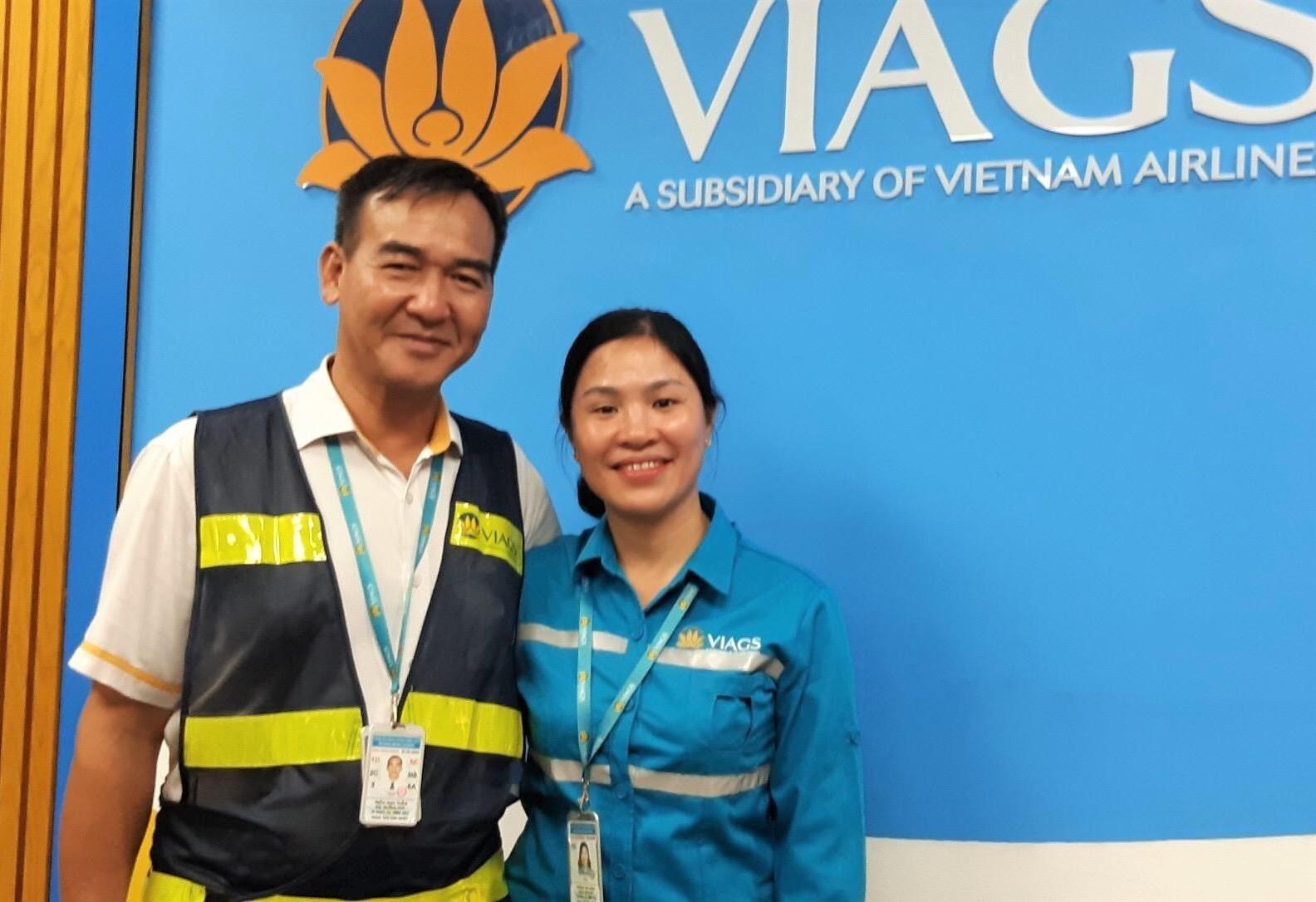 Bo truong GTVT khen ngoi nhan vien hang khong tra lai 1 ty cho khach hinh anh