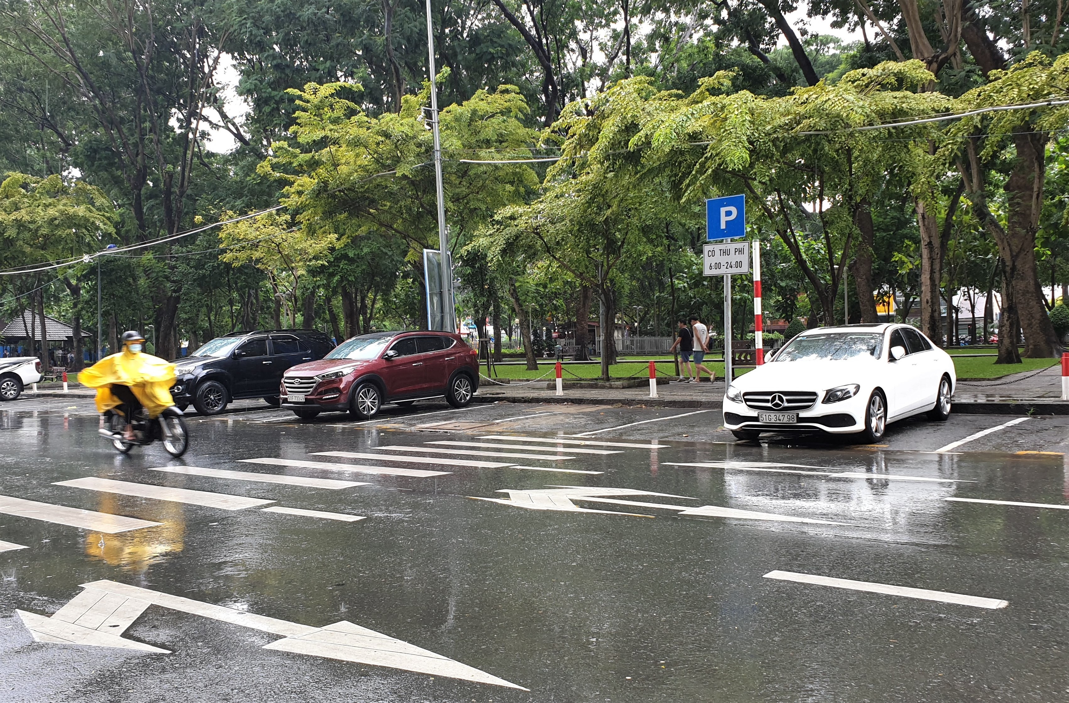 thu phi dau xe duoi long duong o TP.HCM anh 1