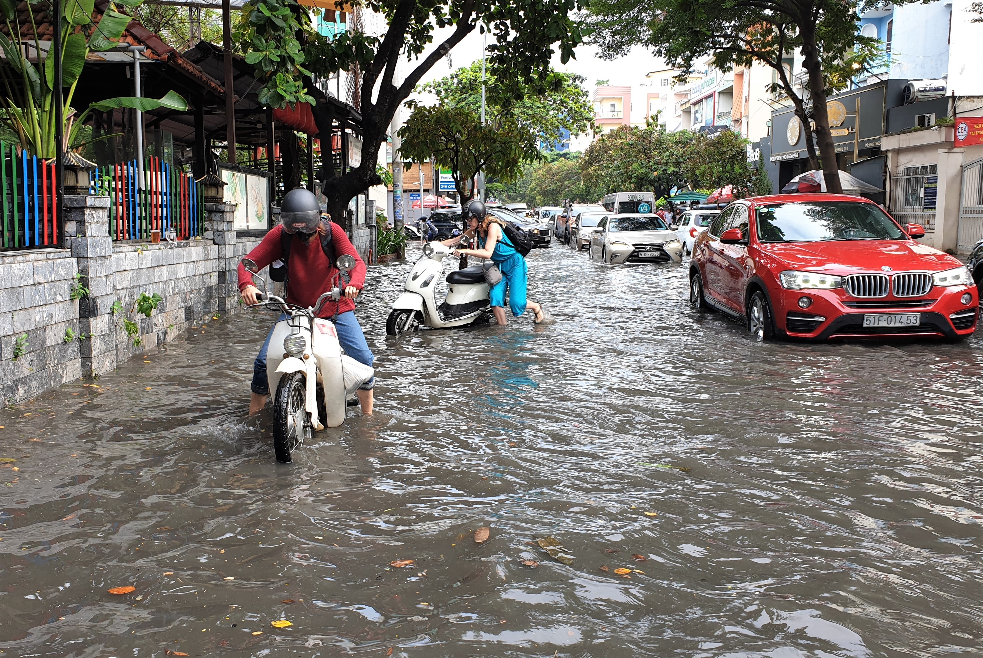 Phố nhà giàu ngập nước ảnh 2 Pho nha giau ngap nuoc anh 2