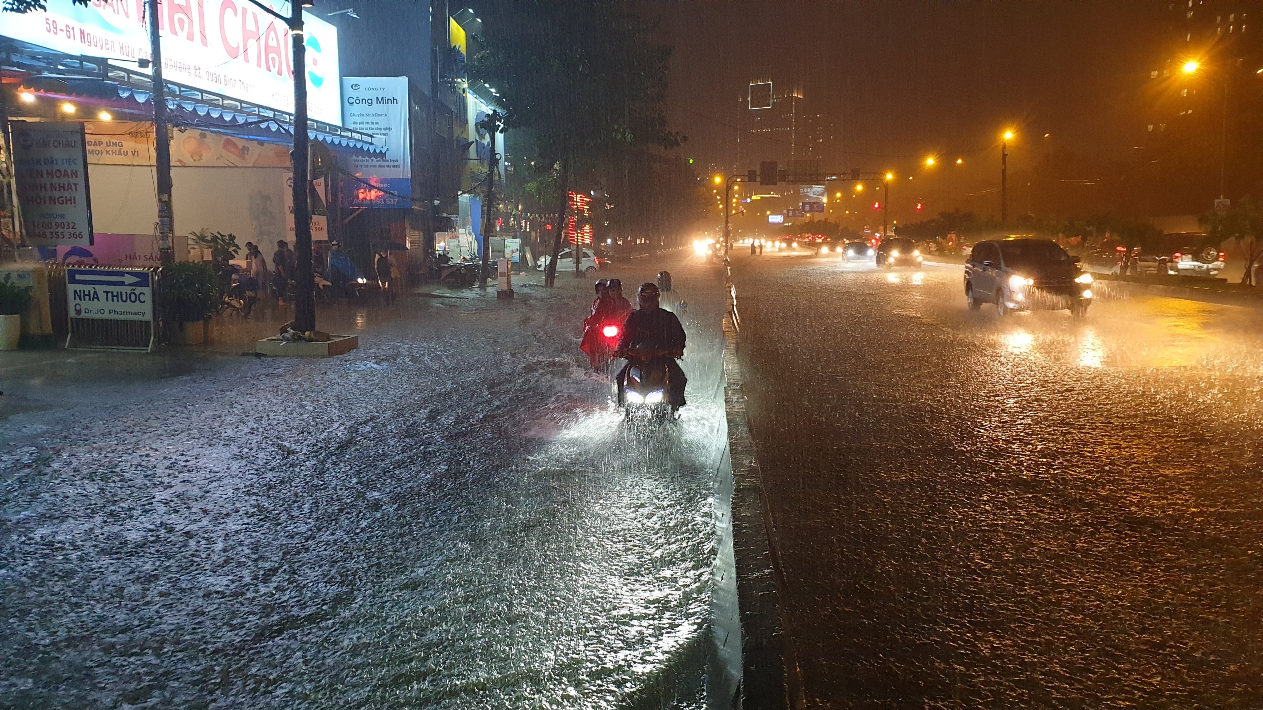 ngập đường Nguyễn Hữu Cảnh ảnh 1 ngap duong Nguyen Huu Canh anh 1