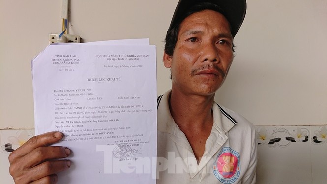 Vo quyet khai tu du chong dang khoe manh hinh anh