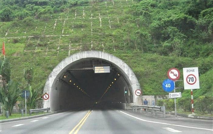 Thu phi ham Hai Van tu ngay 27/9 hinh anh