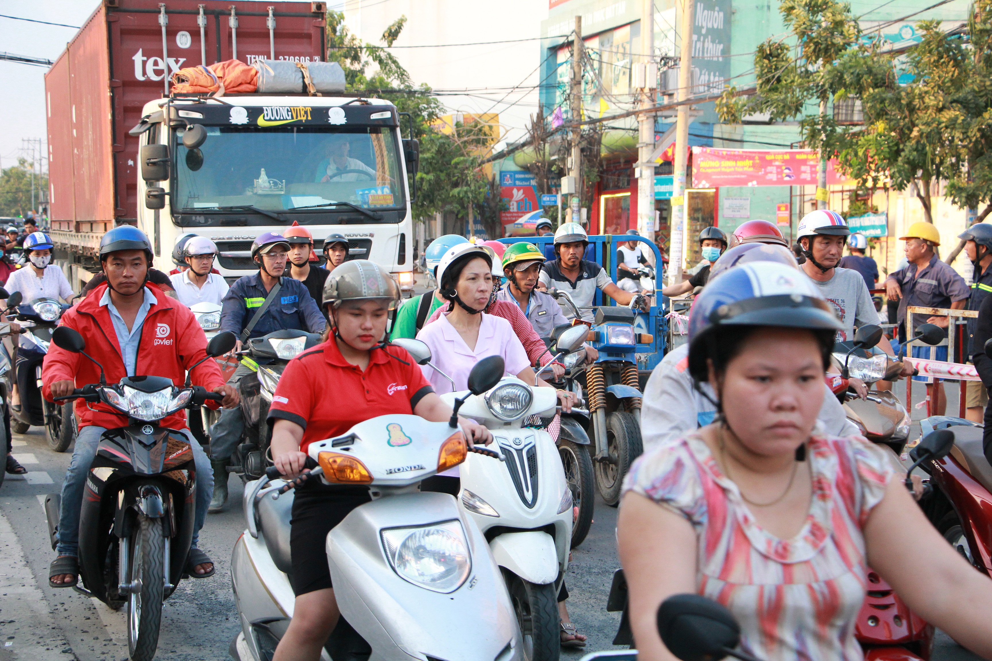 ho tu than tren duong Huynh Tan Phat anh 3