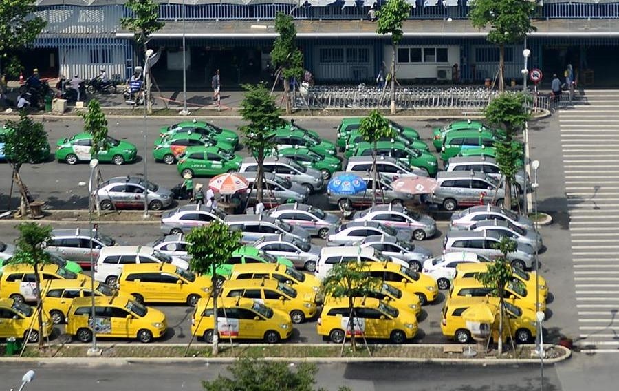 Lam them bai dau xe truoc nha ga quoc te san bay Tan Son Nhat hinh anh