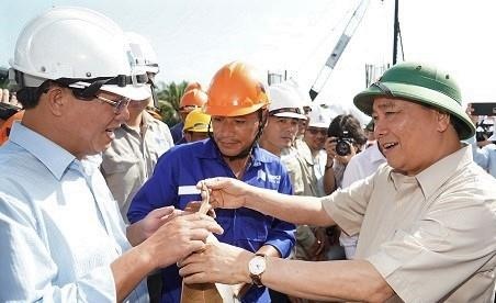 Thu tuong thi sat cong truong du an cao toc Trung Luong - My Thuan hinh anh