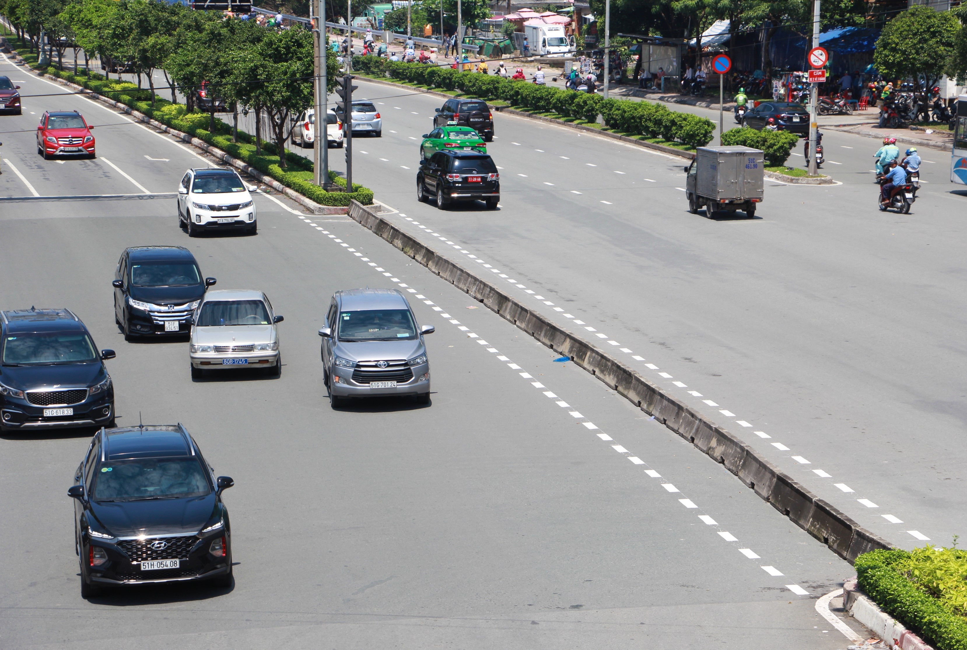 giao thong gan cau Sai Gon roi loan anh 1