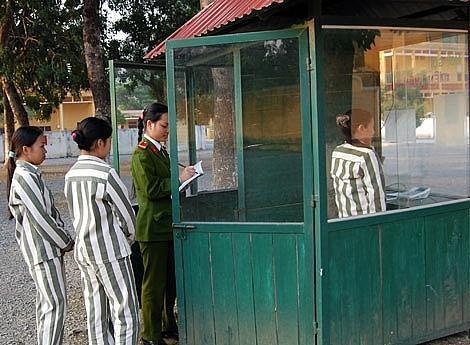 De xuat cho phep pham nhan goi dien thoai ve nha hinh anh