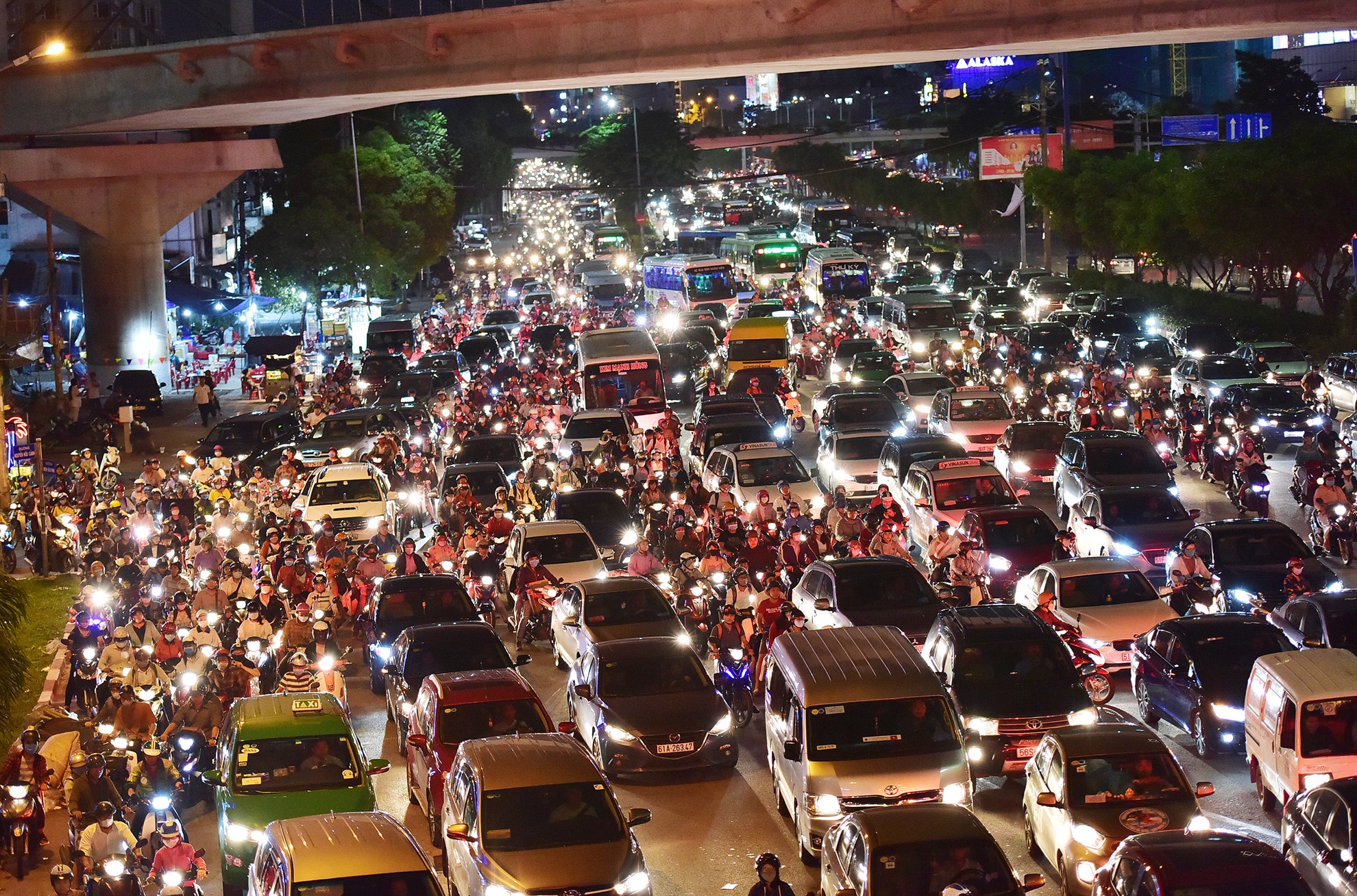 TP.HCM cần hơn 83.000 tỷ cho giao thông ảnh 1 TP.HCM can hon 83.000 ty cho giao thong anh 1