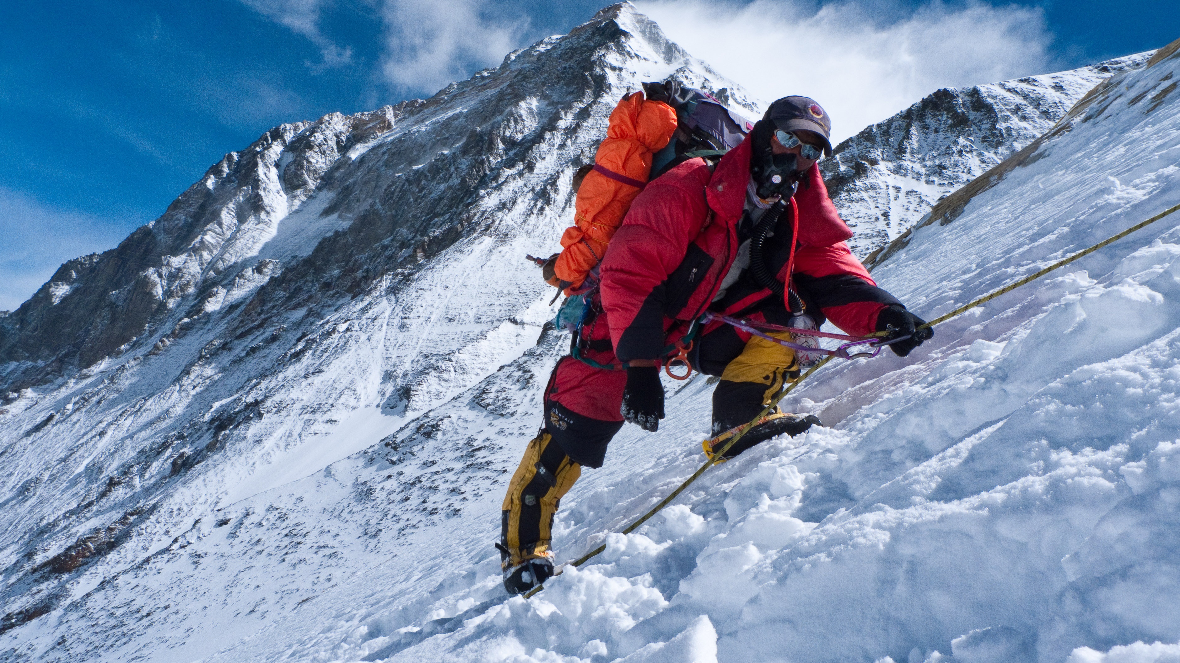 Hai nha leo nui thiet mang o Everest hinh anh