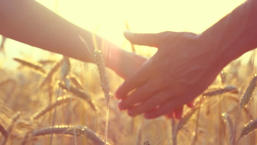 Nuoc mat chay vao, duong truoc mat con xa hinh anh