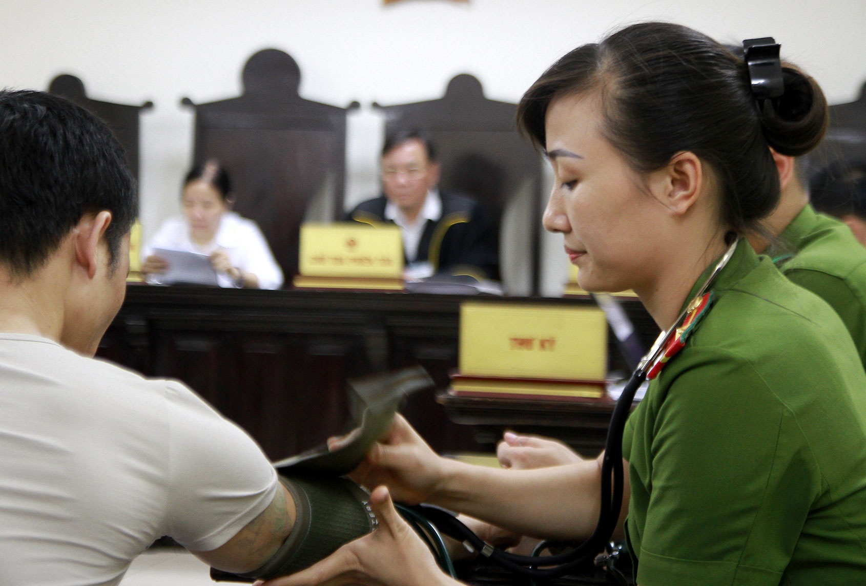 Tu tu vuot nguc anh 3